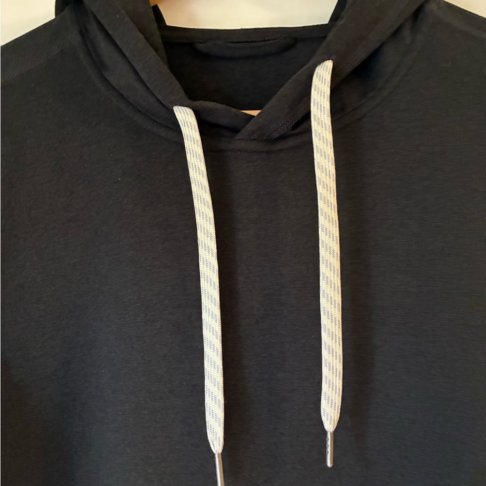 Vuori Women's Halo Essential Hoodie.  Black Heather. size Small. - Picture 2 of 5